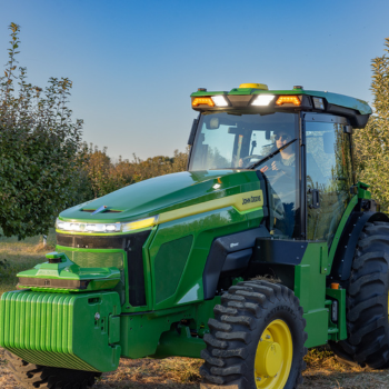 John Deere pristato E-Power traktorių